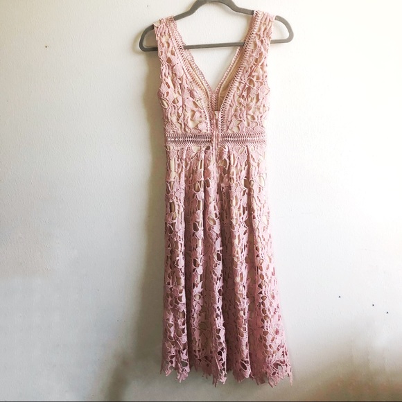 Romeo & Juliet Couture Double-V Lace Midi Dress - Picture 11 of 13